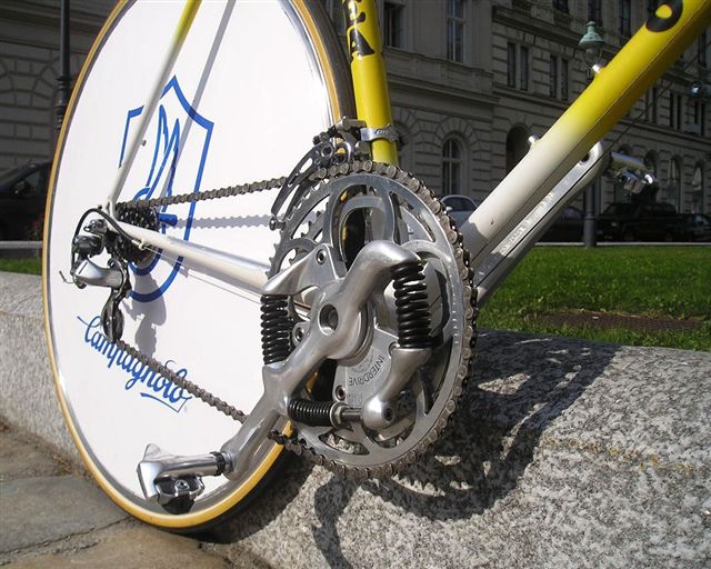 STRANGE CRANKSET.jpg